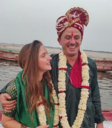 Mexican couple married in Kashi